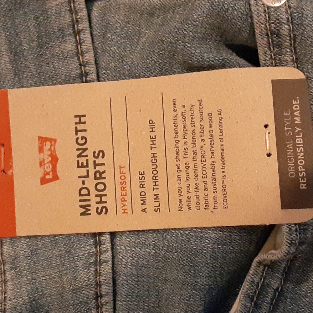 Levi's Women's Denim Mid Length Shorts Size 22W - Picture 2 of 8
